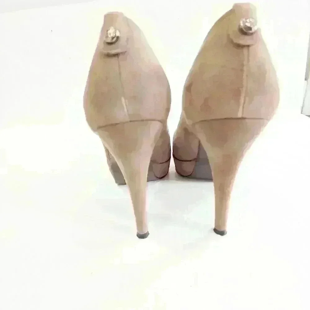 Stuart Weitzman these stylish